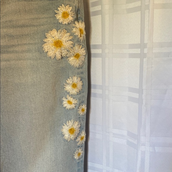 DRIFTWOOD Wyatt Embroidered Daisies Light Wash Blue Denim Flared Leg Jeans 10 - Picture 4 of 9